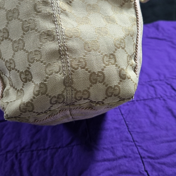 AUTHENTIC GUCCI GG CANVAS TOTE - Picture 4 of 9